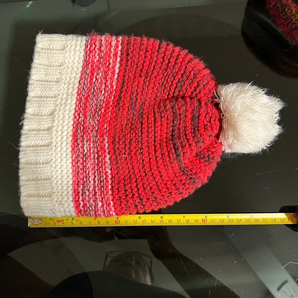 Thinsulate fleece lined winter‎ hat with red/pink striped with white pompom